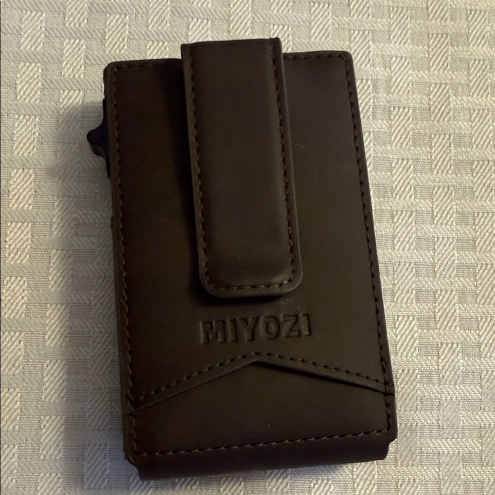 Miyozi Brown wallet with AirTag Slot NWOT